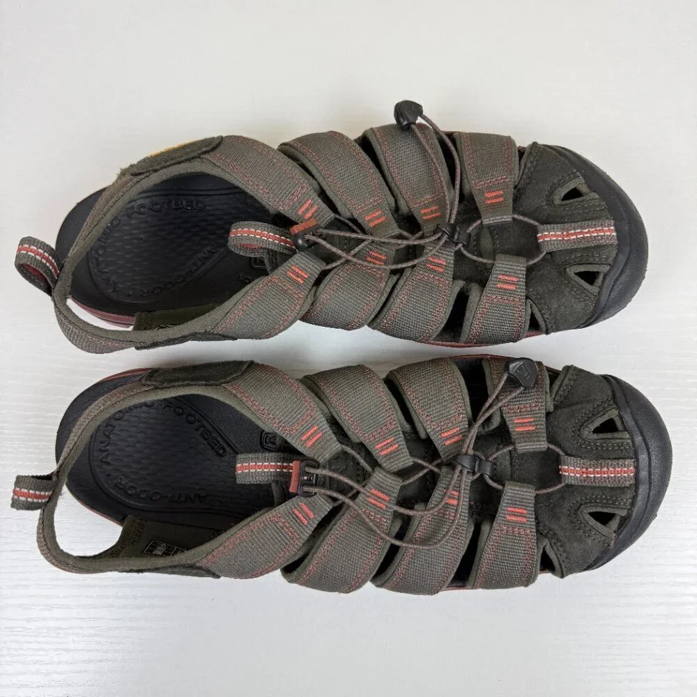 EUC Keen Clearwater CNX Sandals in the Raven/Tortoise Shell Colorway